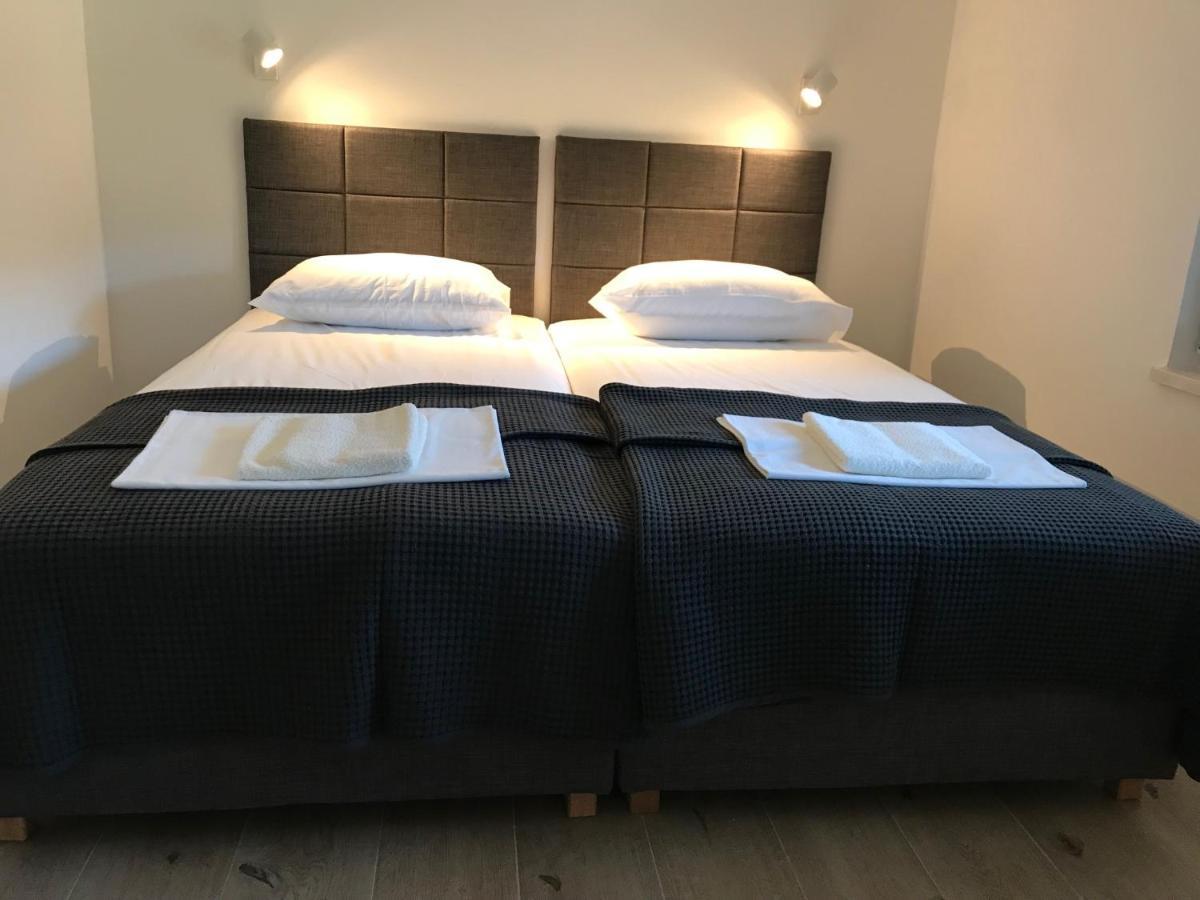 Apartments Haramincic M&B Stara Novalja Exteriör bild