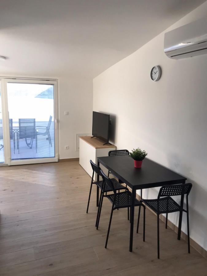 Apartments Haramincic M&B Stara Novalja Exteriör bild